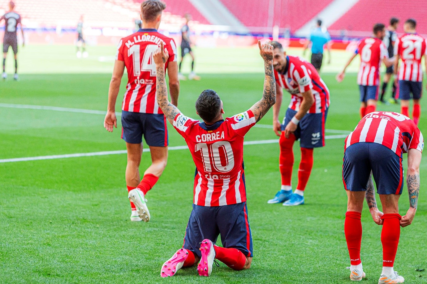 爱游戏官网-阿贾克斯逆转战胜，重回胜利之路