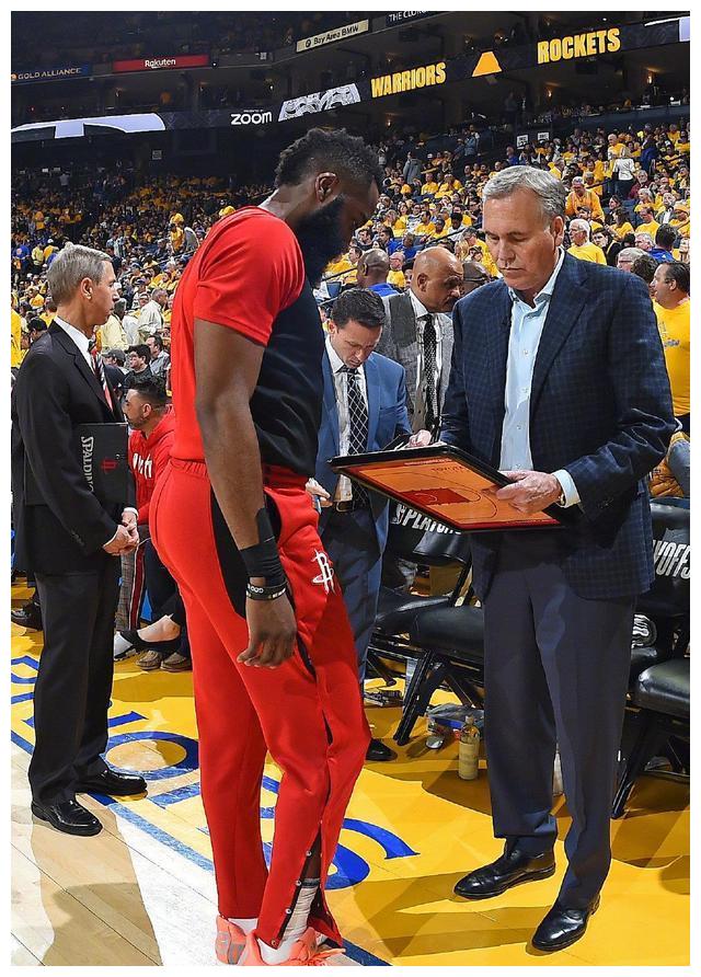 球员意外受伤,临时轮换阵容 球员意外受伤,临时轮换阵容