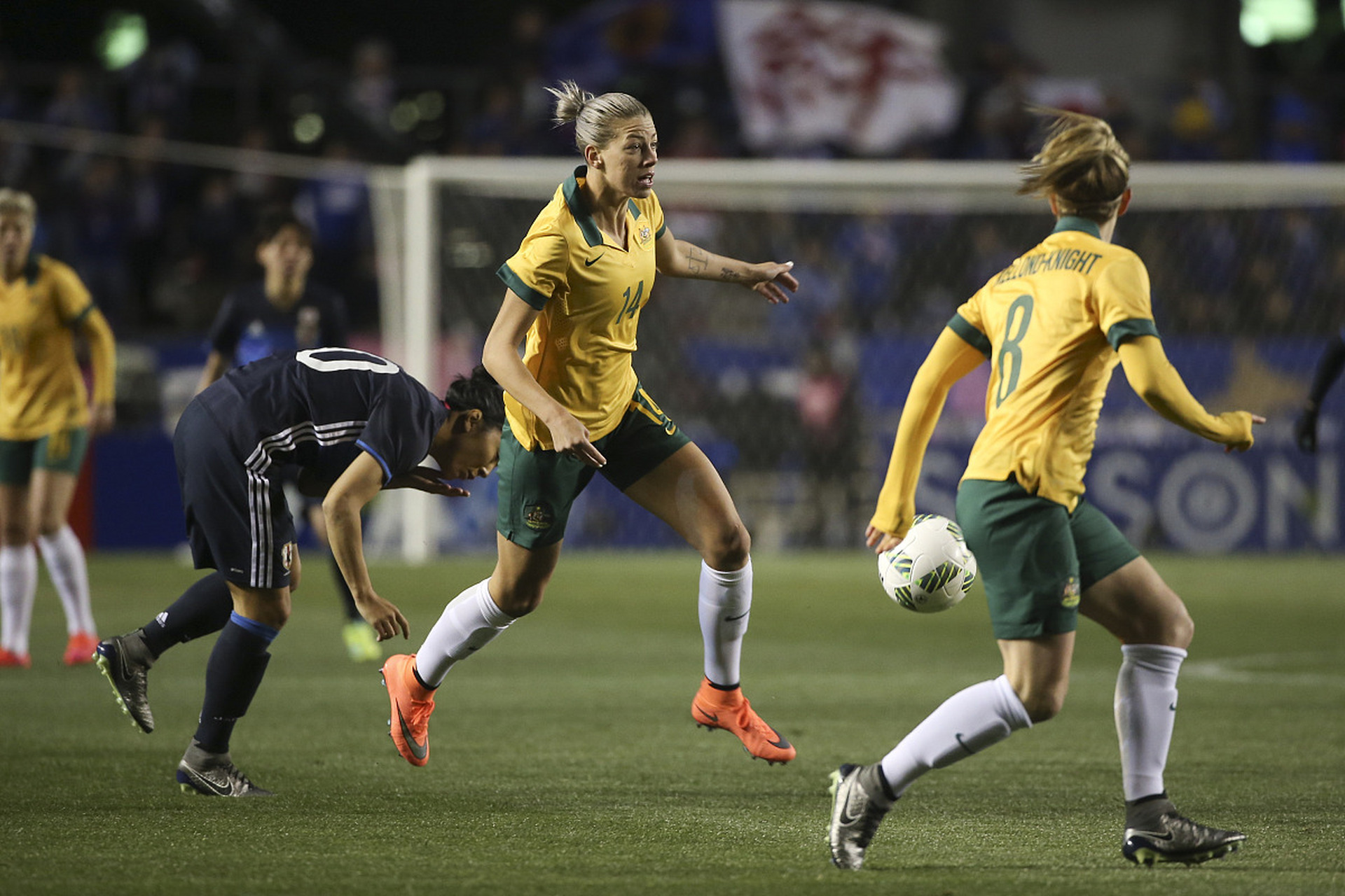 包含世界杯热身赛：国际女足再演辉煌的词条