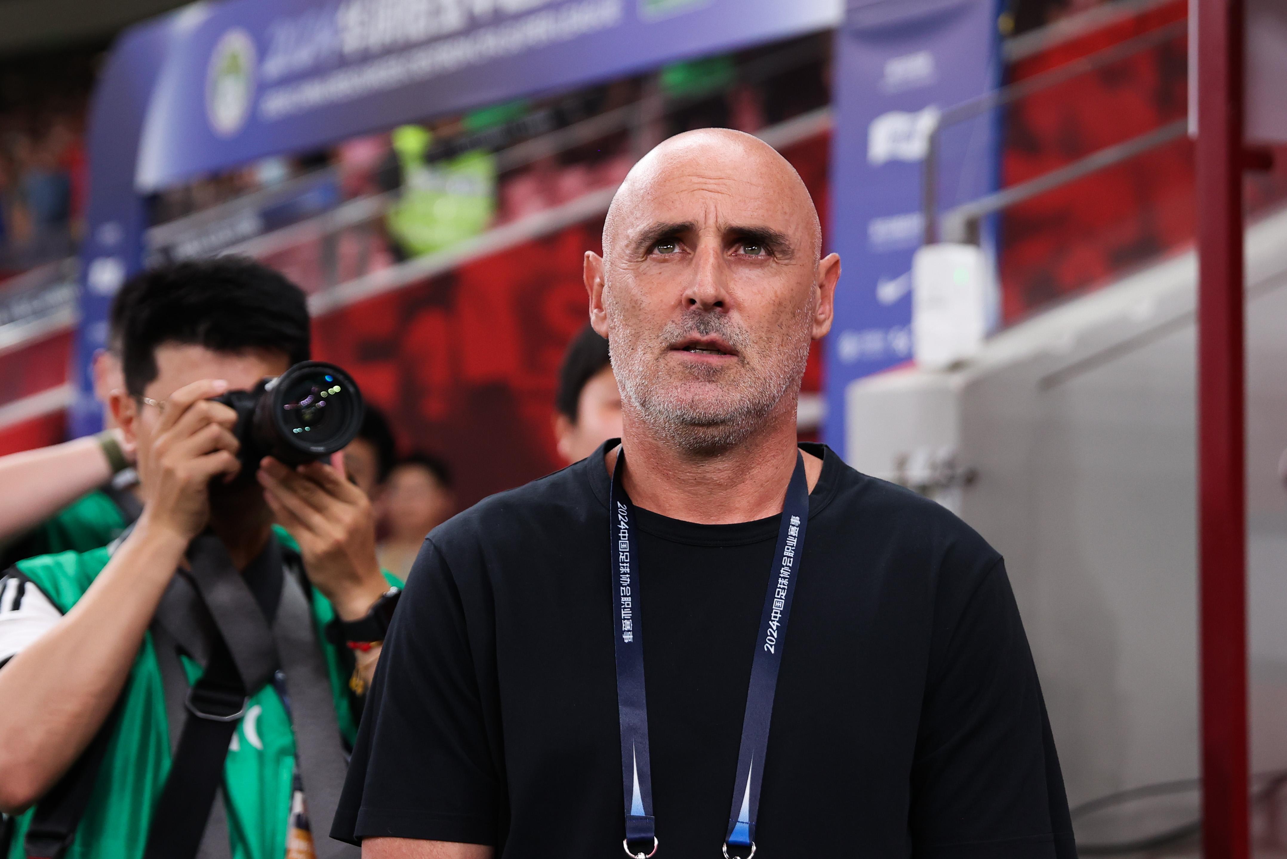 锋霸苏亚雷斯关键挺进比利亚雷亚尔的简单介绍