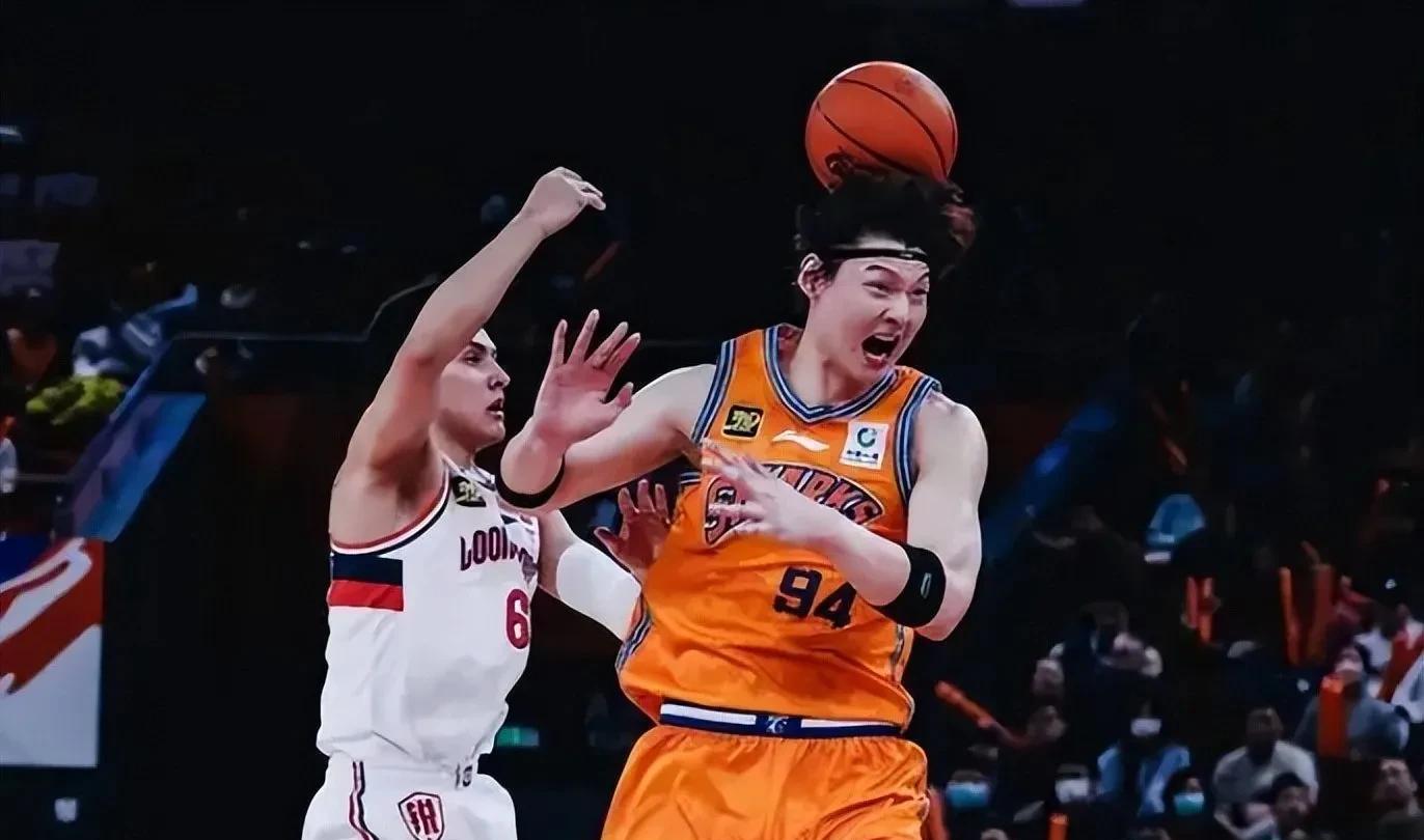 重庆万州队客场反超,豪取胜利 重庆万州队客场反超,豪取胜利