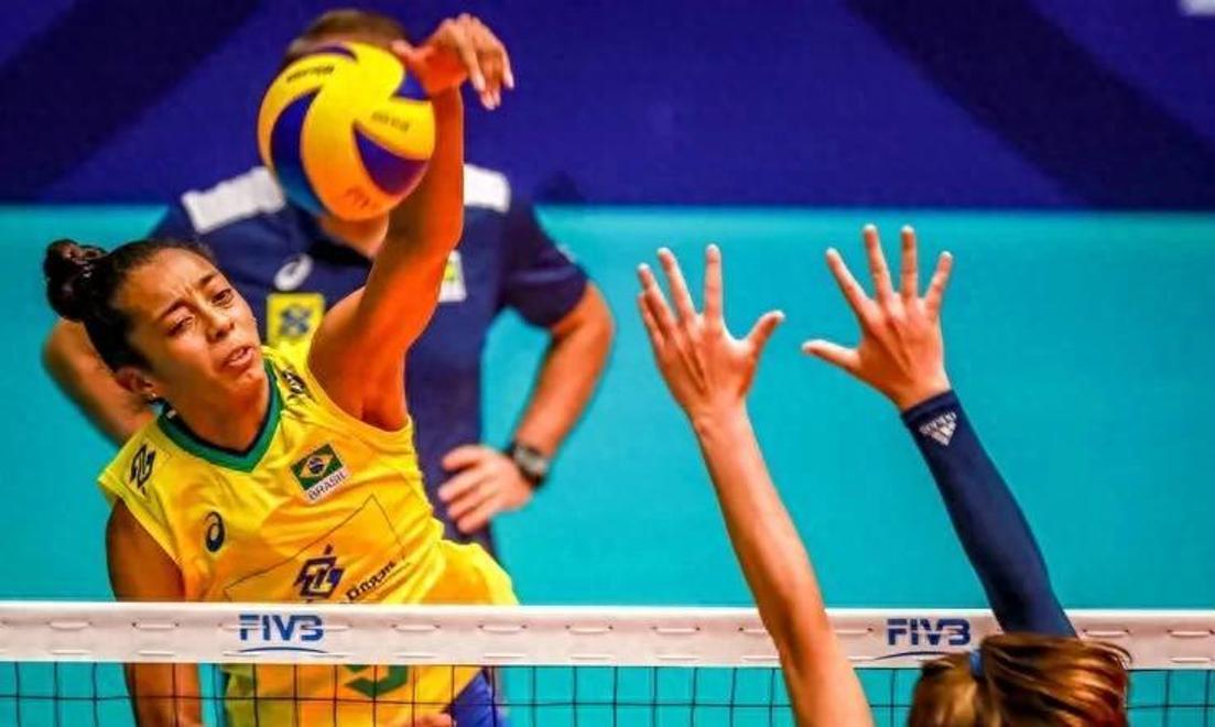 巴西选手在排球比赛中表现抢眼 巴西选手在排球比赛中表现抢眼