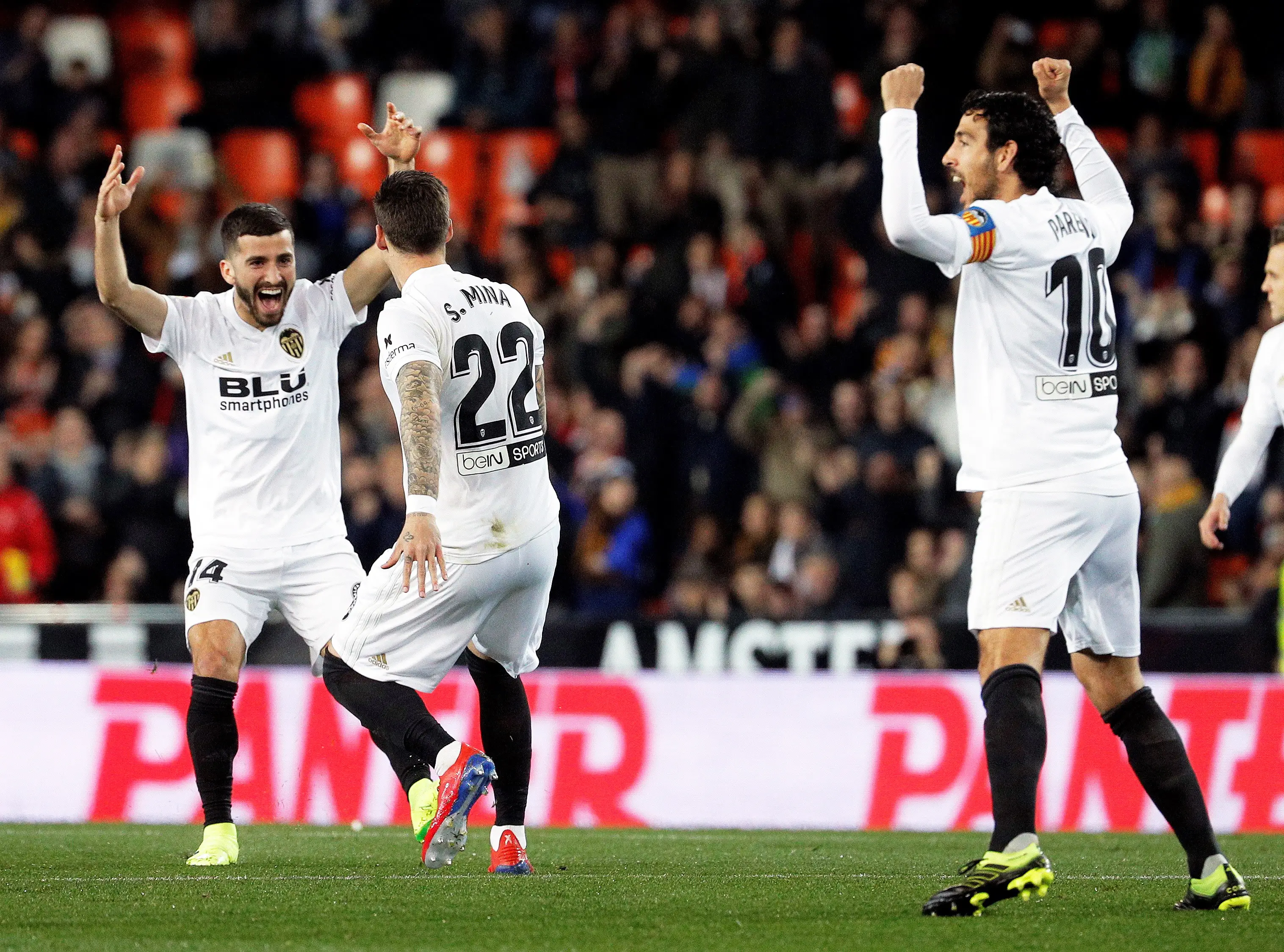 爱游戏在线-球队主场优势明显，助力士气大振