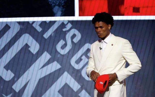 爱游戏入口-包含成绩出色新秀表现亮眼，引起豪门球队关注的词条