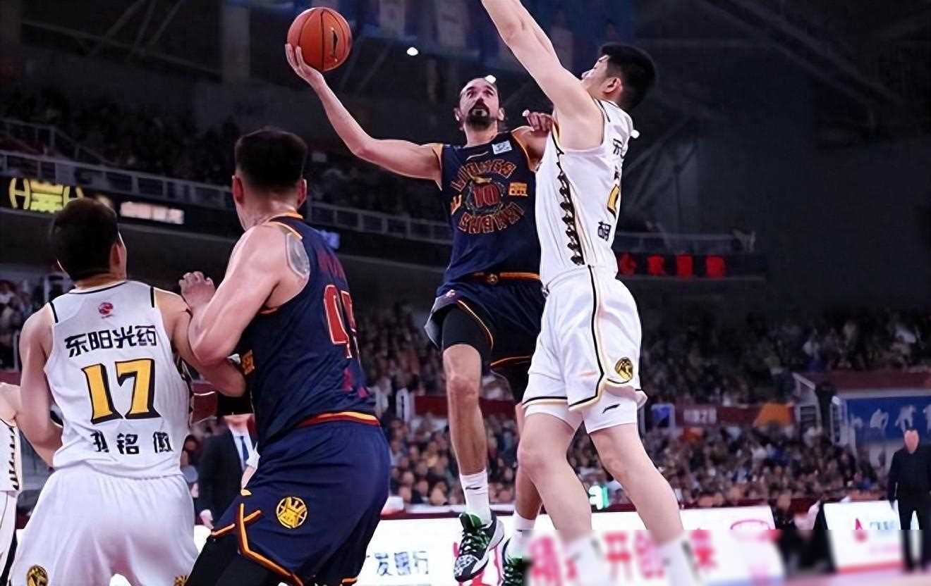 爱游戏官方入口-湖北男篮实现逆袭，赢得关键比赛