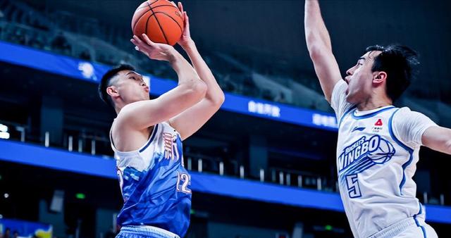 湖北男篮实现逆袭,赢得关键比赛 湖北男篮实现逆袭,赢得关键比赛