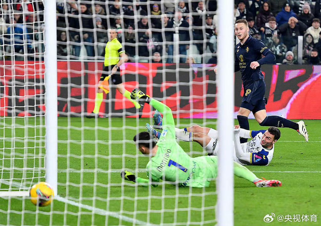 关于尤文图斯门将什琴斯尼神勇扑救，保护球门如铁桶的信息