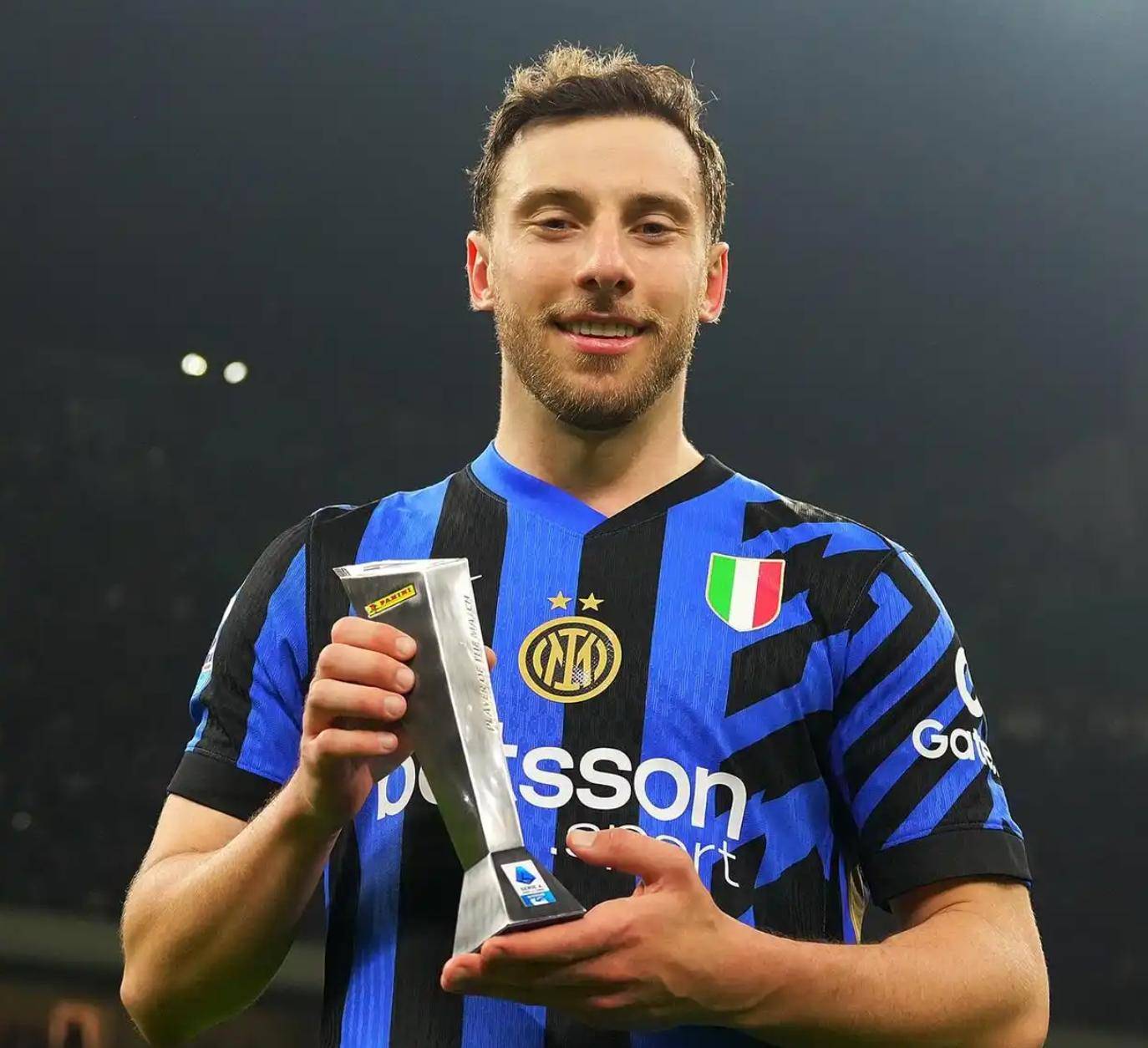 包含孔蒂带领国际米兰强势冲击榜首，梦想更加接近的词条