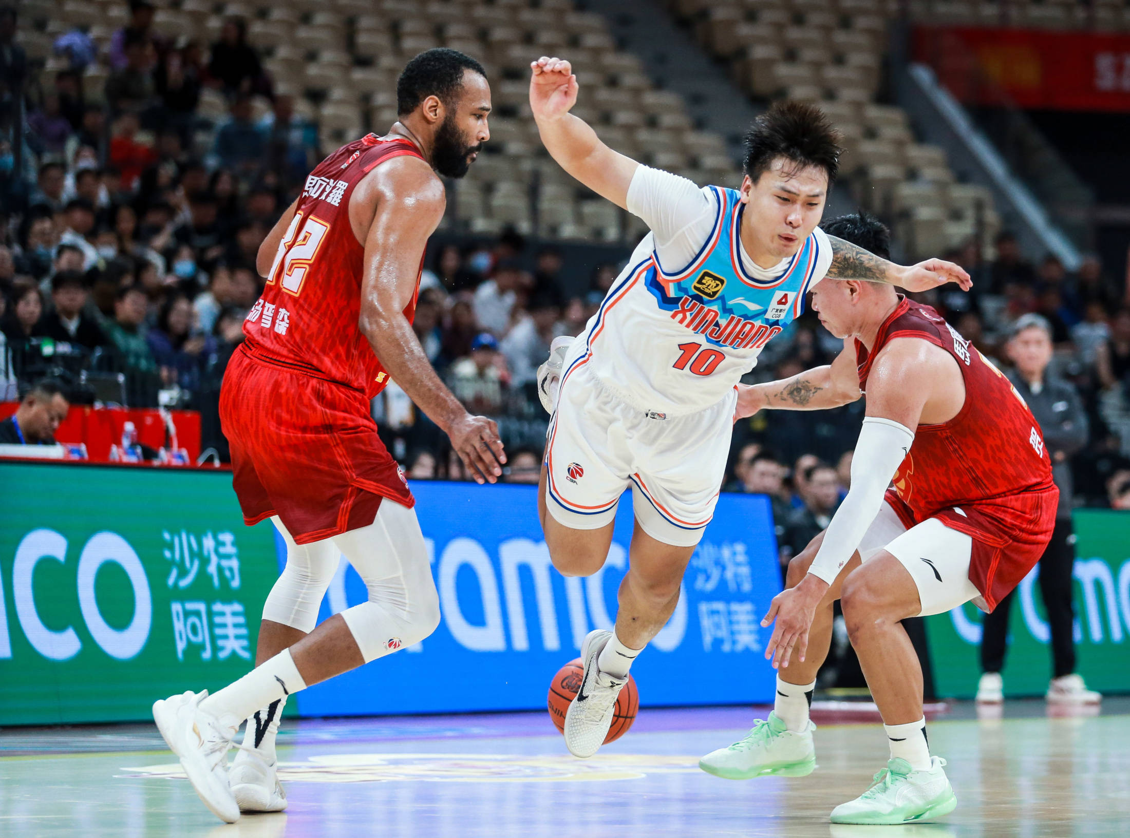 豪门球队欲在亚洲联赛中展现实力,豪取三分的简单介绍 豪门球队欲在亚洲联赛中展现实力,豪取三分的简单介绍