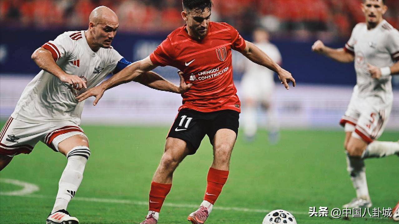 爱游戏体育官网-亚冠比赛中的经典场景，球迷陶醉其中