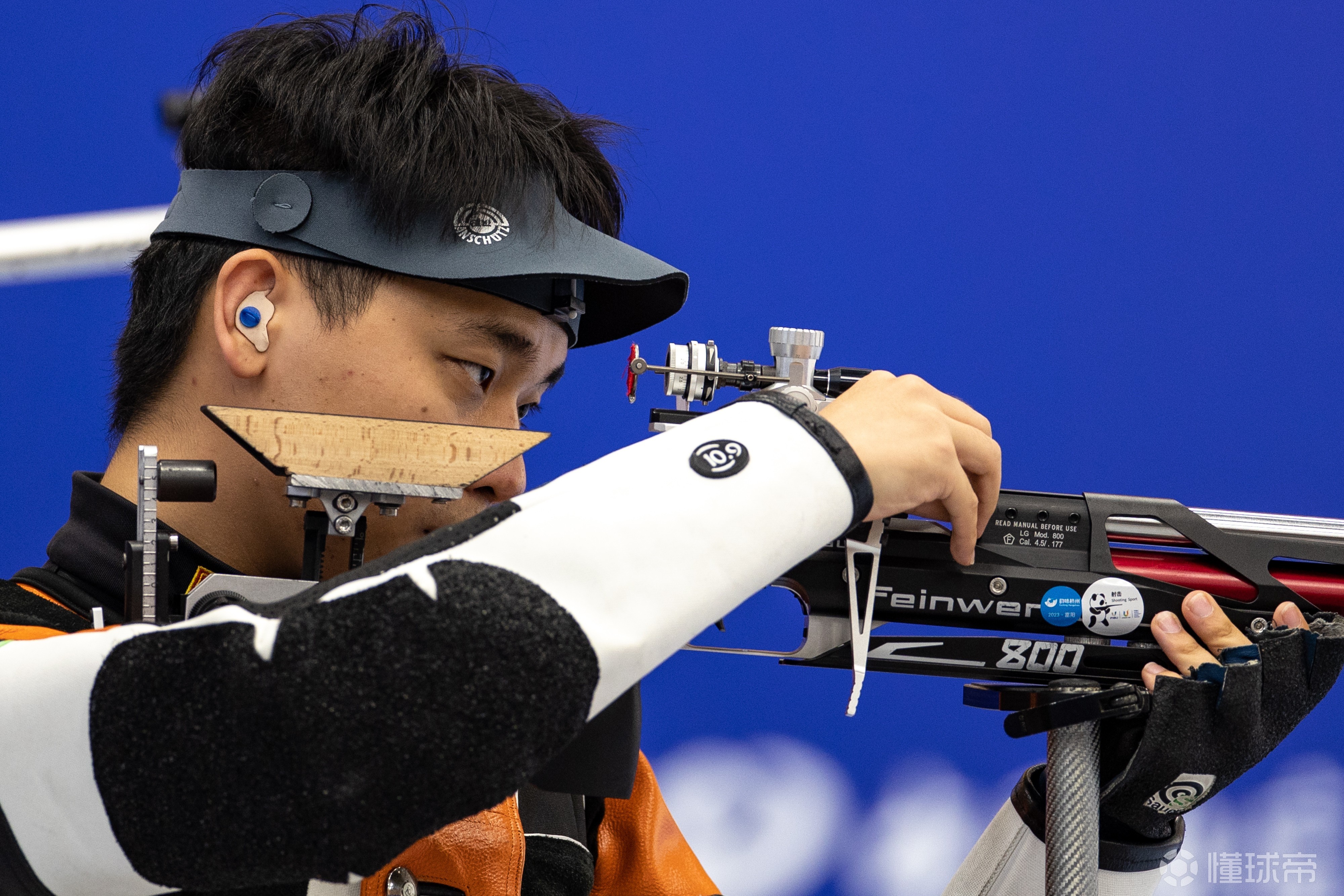爱游戏官网-射击项目出现冷门选手，夺得第一名