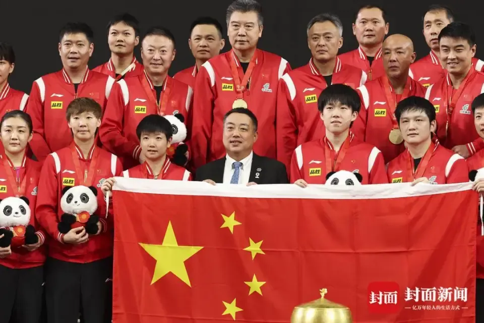 运动员拼尽全力,跨国团队竞技激情四射 运动员拼尽全力,跨国团队竞技激情四射