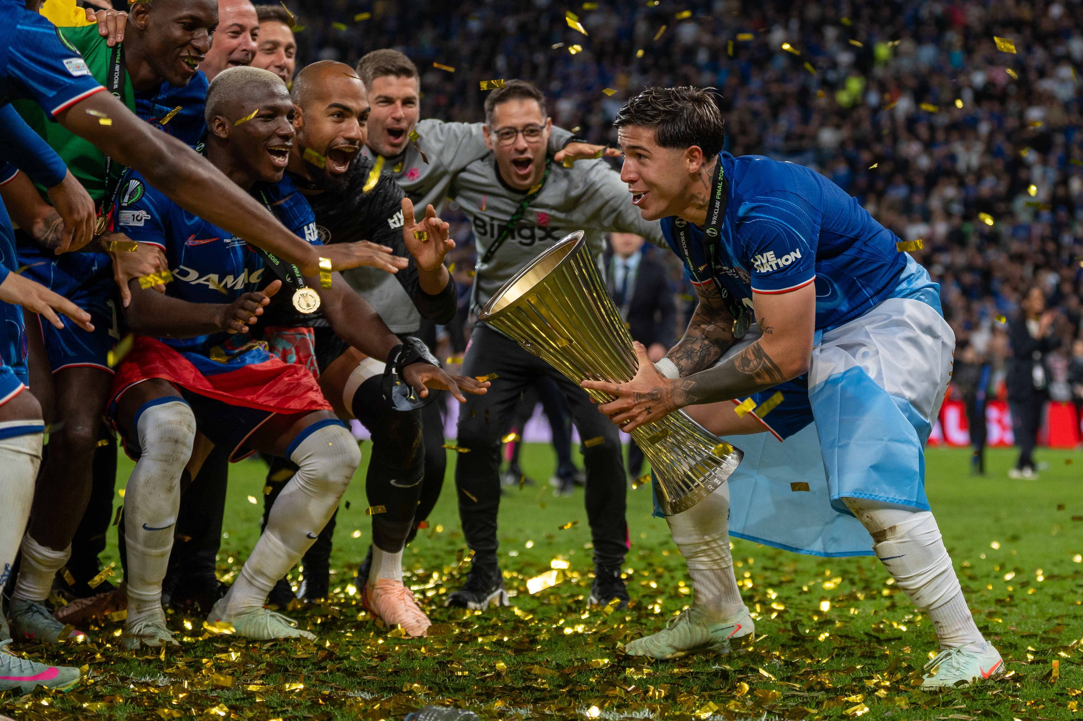 爱游戏官网-切尔西被热刺逆转，欧冠资格岌岌可危！